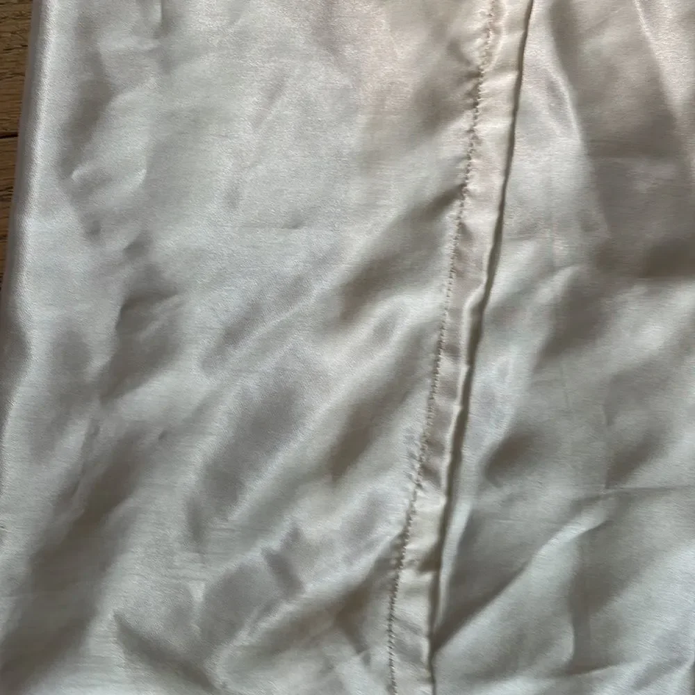 Pillowcase Polyester but Satin feel. From Target. 20”x 32”. Creme. Like new